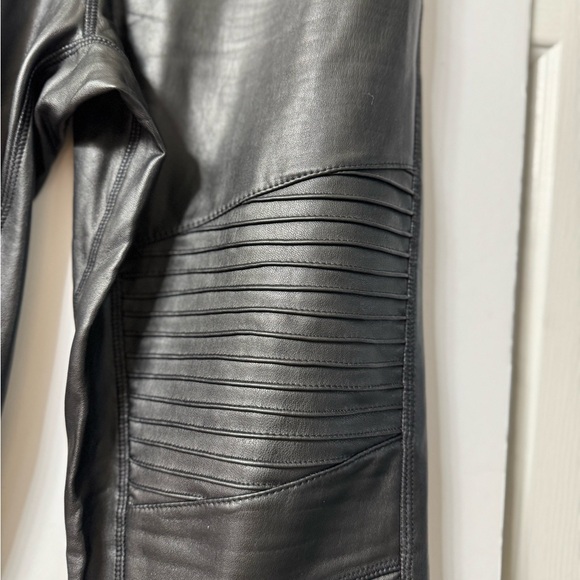 7 For All Mankind M, Faux Leather Skinny Pants, Tiny Pleats on Legs, NWT - Picture 10 of 12